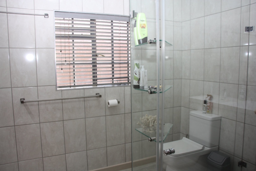 5 Bedroom Property for Sale in Langenhovenpark Free State